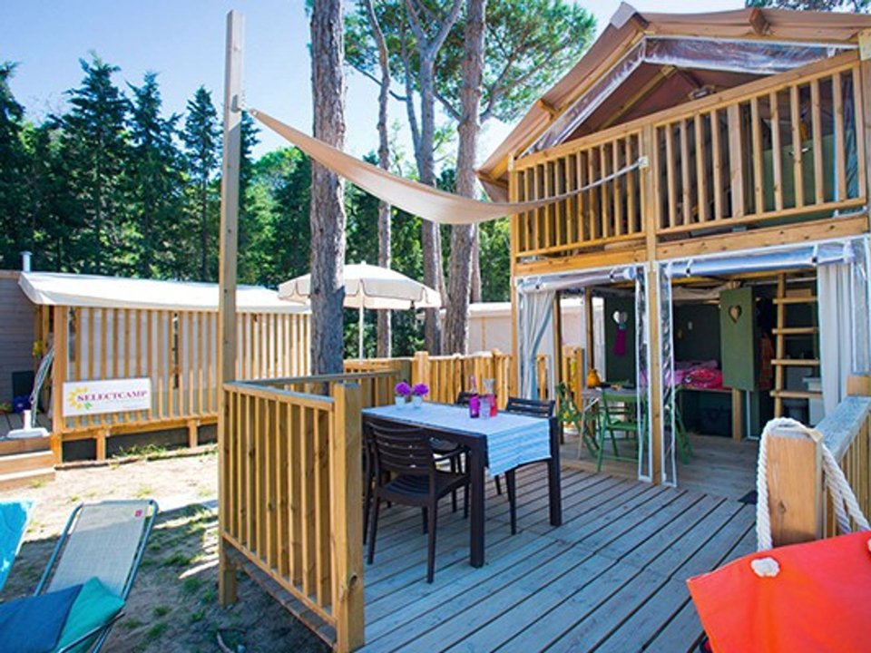 Camping Pas Cher vous présente avec son site Officiel campingpascher.fr, le Établissement Laguna Village, situé sur la commune de Caorle dans le département Venise (Vénétie) en Italie. L'établissement Laguna Village vous propose un hébergement de type tente toile et bois de 24 m². L'établissement vous propose 8 autres types d'hébergements. Découvrez tous nos séjours à petits prix dans la commune et aux alentours de Caorle du département : Venise (Vénétie).... En savoir plus : cliquez-ICI.