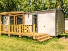 Camping Pas Cher vous présente avec son site Officiel campingpascher.fr, le Camping Domaine De La Ville Huchet classé 4 étoiles, situé sur la commune de Saint Malo dans le département Ille-et-vilaine (Bretagne) en France. Le camping Domaine De La Ville Huchet, vous présente un hébergement de type mobil-home. Le camping Domaine De La Ville Huchet vous proposeun séjour PAS CHER avec une REMISEdu sam. 04 avril au sam. 11 avril 2026, en promotion à -35% pour 7 nuits à 549 € au lieu de 844,62 € soit une Économie de 295,62 €. Cette location propose 18 dates différentes pour réserver votre séjour. Découvrez également les 1 autres gammes d'hébergements du camping. Les Avis clients pour le Camping Domaine De La Ville Huchet sont excellents avec une note moyenne de 8 sur 10. Piscine couverte, Piscine extérieure, Animations familiales, Club enfants, Aire de jeux enfants, Baby-foot, Centre équestre, Court de tennis, Golf, Ping-pong, Piscine, Pétanque, Salle de fitness, Terrain de football, Terrain multisports, Trampoline, Bar, Créperie, Pizzeria, Plats à emporter, Snack/Bar, Épicerie,... En savoir plus : cliquez-ICI.