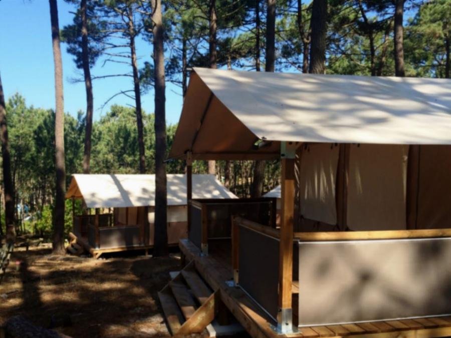 Camping Pas Cher vous présente avec son site Officiel campingpascher.fr, le Camping De La Dune Bleue classé 3 étoiles, situé sur la commune de Carcans dans le département Gironde (Aquitaine) en France. Le camping De La Dune Bleue vous propose un hébergement de type tente en toile et bois de 30 m² pour 1 personne. L'établissement vous propose 10 autres types d'hébergements. Découvrez tous nos séjours à petits prix dans la commune et aux alentours de Carcans du département : Gironde (Aquitaine). Les Avis clients pour le Camping De La Dune Bleue sont excellents avec une note moyenne de 9 sur 10. LacMer, Piscine chauffée, Piscine extérieure, Animations familiales, Club enfants, Aire de jeux enfants, Canoë-kayak, Court de tennis, Escalade, Paddle, Ping-pong, Planche à voile, Pédalo, Pétanque, Ski nautique, Sports nautiques, Surf, Terrain de basketball, Terrain de beach-volley, Tir à l’arc, Voile, Dépôt de pain, Food truck, Snack/Bar,... En savoir plus : cliquez-ICI.