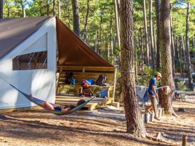 Cliquez pour découvrir toutes les photos de l'HÉBERGEMENT ! tente en toile et bois - De La Dune Bleue photo 7