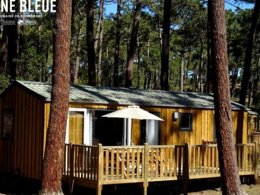 Camping Pas Cher vous présente avec son site Officiel campingpascher.fr, le Camping De La Dune Bleue classé 3 étoiles, situé sur la commune de Carcans dans le département Gironde (Aquitaine) en France. Le camping De La Dune Bleue vous propose un hébergement de type mobil-home de 33 m² pour 8 personnes. L'établissement vous propose 10 autres types d'hébergements. Découvrez tous nos séjours à petits prix dans la commune et aux alentours de Carcans du département : Gironde (Aquitaine). Les Avis clients pour le Camping De La Dune Bleue sont excellents avec une note moyenne de 9 sur 10. LacMer, Piscine chauffée, Piscine extérieure, Animations familiales, Club enfants, Aire de jeux enfants, Canoë-kayak, Court de tennis, Escalade, Paddle, Ping-pong, Planche à voile, Pédalo, Pétanque, Ski nautique, Sports nautiques, Surf, Terrain de basketball, Terrain de beach-volley, Tir à l’arc, Voile, Dépôt de pain, Food truck, Snack/Bar,... En savoir plus : cliquez-ICI.