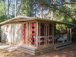 Camping Pas Cher vous présente avec son site Officiel campingpascher.fr, le Camping Le Beau Vezé classé 4 étoiles, situé sur la commune de Carqueiranne dans le département Var (Provence Alpes Côte D'azur) en France. Le camping Le Beau Vezé, vous présente un hébergement de type chalet de 32 m² pour 2 personnes avec climatisation et télévision. Le camping Le Beau Vezé vous propose du vendredi 15 mai au vendredi 22 mai 2026 pour 7 nuits à 468€. Cette location propose 116 dates différentes pour réserver votre séjour. Découvrez également les 16 autres gammes d'hébergements du camping. Les Avis clients pour le Camping Le Beau Vezé sont excellents avec une note moyenne de 8 sur 10. Piscine extérieure, Animations familiales, Club enfants, Aire de jeux enfants, Canoë-kayak, Centre équestre, Golf, Ping-pong, Plongée, Pétanque, Terrain de volley-ball, Terrain multisports, Dépôt de pain, Pizzeria, Plats à emporter, Snack/Bar,... En savoir plus : cliquez-ICI.