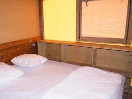 Camping Pas Cher vous présente avec son site Officiel campingpascher.fr, le Camping Le Beau Vezé classé 4 étoiles, situé sur la commune de Carqueiranne dans le département Var (Provence Alpes Côte D'azur) en France. Le camping Le Beau Vezé, vous présente un hébergement de type lodge de 32 m² pour 8 personnes. Le camping Le Beau Vezé vous propose du vendredi 15 mai au vendredi 22 mai 2026 pour 7 nuits à 372€. Cette location propose 110 dates différentes pour réserver votre séjour. Découvrez également les 16 autres gammes d'hébergements du camping. Les Avis clients pour le Camping Le Beau Vezé sont excellents avec une note moyenne de 8 sur 10. Piscine extérieure, Animations familiales, Club enfants, Aire de jeux enfants, Canoë-kayak, Centre équestre, Golf, Ping-pong, Plongée, Pétanque, Terrain de volley-ball, Terrain multisports, Dépôt de pain, Pizzeria, Plats à emporter, Snack/Bar,... En savoir plus : cliquez-ICI.