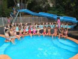 Camping Pas Cher vous présente avec son site Officiel campingpascher.fr, le Camping Le Beau Vezé classé 4 étoiles, situé sur la commune de Carqueiranne dans le département Var (Provence Alpes Côte D'azur) en France. Le camping Le Beau Vezé, vous présente un hébergement de type chalet de 32 m² pour 2 personnes avec climatisation. Le camping Le Beau Vezé vous propose du vendredi 15 mai au vendredi 22 mai 2026 pour 7 nuits à 585€. Cette location propose 103 dates différentes pour réserver votre séjour. Découvrez également les 16 autres gammes d'hébergements du camping. Les Avis clients pour le Camping Le Beau Vezé sont excellents avec une note moyenne de 8 sur 10. Piscine extérieure, Animations familiales, Club enfants, Aire de jeux enfants, Canoë-kayak, Centre équestre, Golf, Ping-pong, Plongée, Pétanque, Terrain de volley-ball, Terrain multisports, Dépôt de pain, Pizzeria, Plats à emporter, Snack/Bar,... En savoir plus : cliquez-ICI.