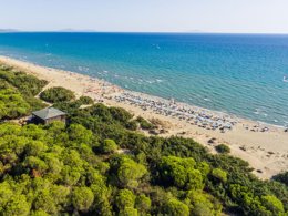 Camping Pas Cher vous présente avec son site Officiel campingpascher.fr, le Camping Gitavillage Le Marze, situé sur la commune de Grosseto dans le département Grosseto (Toscane) en Italie. Le camping Gitavillage Le Marze, vous présente un hébergement de type lodge de 28 m² avec climatisation. Le camping Gitavillage Le Marze vous propose du lundi 14 septembre au lundi 21 septembre 2026 pour 7 nuits à 438€. Cette location propose 21 dates différentes pour réserver votre séjour. Découvrez également les 12 autres gammes d'hébergements du camping. Les Avis clients pour le Camping Gitavillage Le Marze sont excellents avec une note moyenne de 8 sur 10. Piscine extérieure, Animations familiales, Club enfants, Aire de jeux enfants, Centre équestre, Court de tennis, Golf, Pétanque, Terrain multisports, Bar, Dépôt de pain, Pizzeria, Restaurant, Snack/Bar, Épicerie,... En savoir plus : cliquez-ICI.