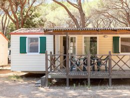 Camping Pas Cher vous présente avec son site Officiel campingpascher.fr, le Camping Gitavillage Le Marze, situé sur la commune de Grosseto dans le département Grosseto (Toscane) en Italie. Le camping Gitavillage Le Marze, vous présente un hébergement de type lodge de 32 m² avec climatisation. Le camping Gitavillage Le Marze vous propose du jeudi 21 mai au jeudi 28 mai 2026 pour 7 nuits à 483€. Cette location propose 74 dates différentes pour réserver votre séjour. Découvrez également les 12 autres gammes d'hébergements du camping. Les Avis clients pour le Camping Gitavillage Le Marze sont excellents avec une note moyenne de 8 sur 10. Piscine extérieure, Animations familiales, Club enfants, Aire de jeux enfants, Centre équestre, Court de tennis, Golf, Pétanque, Terrain multisports, Bar, Dépôt de pain, Pizzeria, Restaurant, Snack/Bar, Épicerie,... En savoir plus : cliquez-ICI.