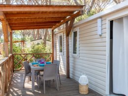 Camping Pas Cher vous présente avec son site Officiel campingpascher.fr, le Camping Gitavillage Le Marze, situé sur la commune de Grosseto dans le département Grosseto (Toscane) en Italie. Le camping Gitavillage Le Marze, vous présente un hébergement de type lodge de 32 m² avec climatisation. Le camping Gitavillage Le Marze vous propose du jeudi 21 mai au jeudi 28 mai 2026 pour 7 nuits à 588€. Cette location propose 60 dates différentes pour réserver votre séjour. Découvrez également les 12 autres gammes d'hébergements du camping. Les Avis clients pour le Camping Gitavillage Le Marze sont excellents avec une note moyenne de 8 sur 10. Piscine extérieure, Animations familiales, Club enfants, Aire de jeux enfants, Centre équestre, Court de tennis, Golf, Pétanque, Terrain multisports, Bar, Dépôt de pain, Pizzeria, Restaurant, Snack/Bar, Épicerie,... En savoir plus : cliquez-ICI.