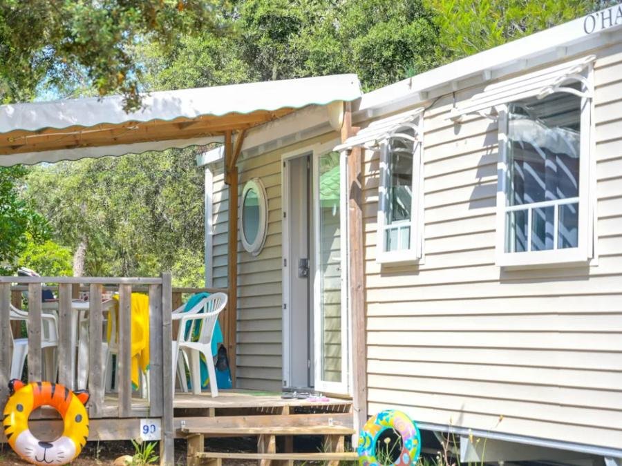 Camping Pas Cher vous présente avec son site Officiel campingpascher.fr, le Camping Flower Le Fondespierre classé 3 étoiles, situé sur la commune de Castries dans le département Hérault (Languedoc Roussillon) en France. Le camping Flower Le Fondespierre, vous présente un hébergement de type mobil-home de 28 m² pour 3 personnes avec climatisation et télévision. Le camping Flower Le Fondespierre vous propose du sam. 29 août au sam. 05 septembre 2026 pour 7 nuits à 644€. Cette location propose 49 dates différentes pour réserver votre séjour. Découvrez également les 11 autres gammes d'hébergements du camping. Les Avis clients pour le Camping Flower Le Fondespierre sont excellents avec une note moyenne de 8 sur 10. MerRivière, Piscine extérieure, Animations familiales, Aire de jeux enfants, Baby-foot, Canoë-kayak, Ping-pong, Pétanque, Randonnée, Structure gonflable enfants, Trampoline, Bar, Dépôt de pain, Plats à emporter, Snack/Bar, Épicerie,... En savoir plus : cliquez-ICI.