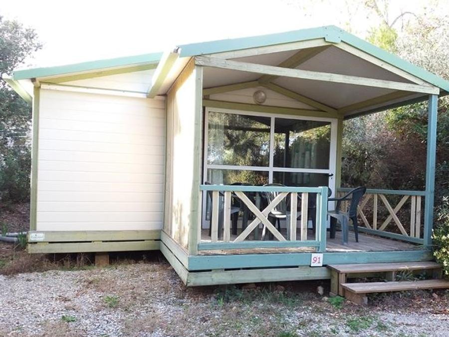 Camping Pas Cher vous présente avec son site Officiel campingpascher.fr, le Camping Flower Le Fondespierre classé 3 étoiles, situé sur la commune de Castries dans le département Hérault (Languedoc Roussillon) en France. Le camping Flower Le Fondespierre, vous présente un hébergement de type chalet de 25 m² pour 2 personnes. Le camping Flower Le Fondespierre vous propose du dimanche 06 septembre au dimanche 13 septembre 2026 pour 7 nuits à 497€. Cette location propose 29 dates différentes pour réserver votre séjour. Découvrez également les 11 autres gammes d'hébergements du camping. Les Avis clients pour le Camping Flower Le Fondespierre sont excellents avec une note moyenne de 8 sur 10. MerRivière, Piscine extérieure, Animations familiales, Aire de jeux enfants, Baby-foot, Canoë-kayak, Ping-pong, Pétanque, Randonnée, Structure gonflable enfants, Trampoline, Bar, Dépôt de pain, Plats à emporter, Snack/Bar, Épicerie,... En savoir plus : cliquez-ICI.