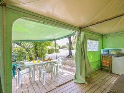 Cliquez pour découvrir toutes les photos de l'HÉBERGEMENT ! bungalow toilé - Flower Le Fondespierre photo 3