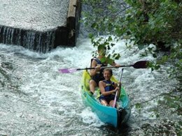 Camping Pas Cher vous présente avec son site Officiel campingpascher.fr, le Camping Le Clos De La Lère classé 3 étoiles, situé sur la commune de Cayriech dans le département Tarn-et-garonne (Midi-pyrénées) en France. Le camping Le Clos De La Lère vous propose un hébergement de type lodge de 20 m² pour 5 personnes. L'établissement vous propose 7 autres types d'hébergements. Découvrez tous nos séjours à petits prix dans la commune et aux alentours de Cayriech du département : Tarn-et-garonne (Midi-pyrénées). Les Avis clients pour le Camping Le Clos De La Lère sont de 7 sur 10. Piscine chauffée, Piscine extérieure, Animations familiales, Aire de jeux enfants, Canoë-kayak, Centre équestre, Court de tennis, Ping-pong, Pétanque, Randonnée, Terrain multisports, Dépôt de pain, Supermarché, Épicerie,... En savoir plus : cliquez-ICI.