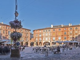 Camping Pas Cher vous présente avec son site Officiel campingpascher.fr, le Camping Le Clos De La Lère classé 3 étoiles, situé sur la commune de Cayriech dans le département Tarn-et-garonne (Midi Pyrénées) en France. Le camping Le Clos De La Lère vous propose un hébergement de type chalet de 22 m² pour 5 personnes (télévision). L'établissement vous propose 5 autres types d'hébergements. Découvrez tous nos séjours à petits prix dans la commune et aux alentours de Cayriech du département : Tarn-et-garonne (Midi Pyrénées). Les Avis clients pour le Camping Le Clos De La Lère sont de 7 sur 10. Piscine chauffée, Piscine extérieure, Animations familiales, Aire de jeux enfants, Canoë-kayak, Centre équestre, Court de tennis, Ping-pong, Pétanque, Randonnée, Terrain multisports, Dépôt de pain, Supermarché, Épicerie,... En savoir plus : cliquez-ICI.