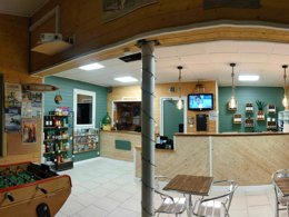 Camping Pas Cher vous présente avec son site Officiel campingpascher.fr, le Camping Le Clos De La Lère classé 3 étoiles, situé sur la commune de Cayriech dans le département Tarn-et-garonne (Midi Pyrénées) en France. Le camping Le Clos De La Lère vous propose un hébergement de type mobil-home de 20 m² pour 4 personnes (télévision). L'établissement vous propose 5 autres types d'hébergements. Découvrez tous nos séjours à petits prix dans la commune et aux alentours de Cayriech du département : Tarn-et-garonne (Midi Pyrénées). Les Avis clients pour le Camping Le Clos De La Lère sont de 7 sur 10. Piscine chauffée, Piscine extérieure, Animations familiales, Aire de jeux enfants, Canoë-kayak, Centre équestre, Court de tennis, Ping-pong, Pétanque, Randonnée, Terrain multisports, Dépôt de pain, Supermarché, Épicerie,... En savoir plus : cliquez-ICI.