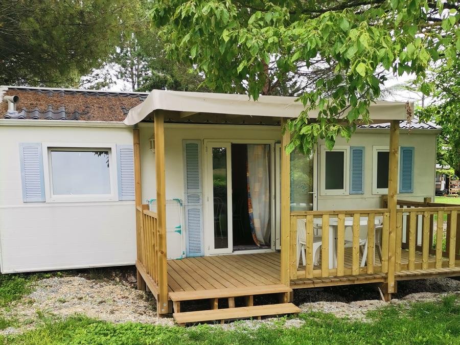 Camping Pas Cher vous présente avec son site Officiel campingpascher.fr, le Camping Du Pas Des Biches classé 1 étoile, situé sur la commune de Celles dans le département Charente-maritime (Poitou Charentes) en France. Le camping Du Pas Des Biches, vous présente un hébergement de type mobil-home de 24 m². Le camping Du Pas Des Biches vous propose du mardi 01 septembre au mardi 08 septembre 2026 pour 7 nuits à 252€. Cette location propose 46 dates différentes pour réserver votre séjour. Découvrez également les 4 autres gammes d'hébergements du camping. Les Avis clients pour le Camping Du Pas Des Biches sont excellents avec une note moyenne de 8 sur 10. Piscine extérieure, Aire de jeux enfants, Baby-foot, Centre équestre, Court de tennis, Golf, Ping-pong, Pétanque, Randonnée, Boulangerie, Bureau de tabac, Dépôt de pain, Station-service, Épicerie,... En savoir plus : cliquez-ICI.