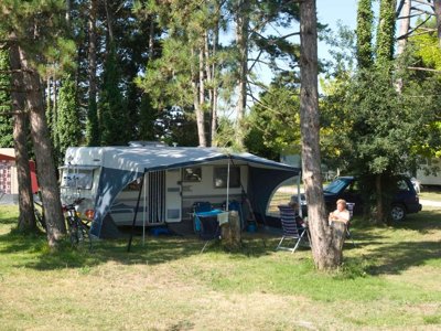 Cliquez pour découvrir toutes les photos de l'ÉTABLISSEMENT ! camping Du Pas Des Biches photo 2