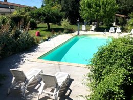 Camping Pas Cher vous présente avec son site Officiel campingpascher.fr, le Camping Du Pas Des Biches classé 1 étoile, situé sur la commune de Celles dans le département Charente-maritime (Poitou Charentes) en France. Le camping Du Pas Des Biches, vous présente un hébergement de type mobil-home de 24 m². Le camping Du Pas Des Biches vous propose du mardi 01 septembre au mardi 08 septembre 2026 pour 7 nuits à 252€. Cette location propose 46 dates différentes pour réserver votre séjour. Découvrez également les 4 autres gammes d'hébergements du camping. Les Avis clients pour le Camping Du Pas Des Biches sont excellents avec une note moyenne de 8 sur 10. Piscine extérieure, Aire de jeux enfants, Baby-foot, Centre équestre, Court de tennis, Golf, Ping-pong, Pétanque, Randonnée, Boulangerie, Bureau de tabac, Dépôt de pain, Station-service, Épicerie,... En savoir plus : cliquez-ICI.