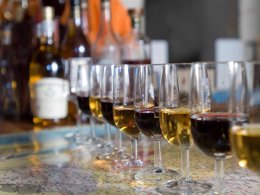 Camping Pas Cher vous présente avec son site Officiel campingpascher.fr, le Camping Du Pas Des Biches classé 1 étoile, situé sur la commune de Celles dans le département Charente-maritime (Poitou Charentes) en France. Le camping Du Pas Des Biches, vous présente un hébergement de type mobil-home de 24 m². Le camping Du Pas Des Biches vous propose du lundi 15 juin au lundi 22 juin 2026 pour 7 nuits à 252€. Cette location propose 69 dates différentes pour réserver votre séjour. Découvrez également les 4 autres gammes d'hébergements du camping. Les Avis clients pour le Camping Du Pas Des Biches sont excellents avec une note moyenne de 8 sur 10. Piscine extérieure, Aire de jeux enfants, Baby-foot, Centre équestre, Court de tennis, Golf, Ping-pong, Pétanque, Randonnée, Boulangerie, Bureau de tabac, Dépôt de pain, Station-service, Épicerie,... En savoir plus : cliquez-ICI.