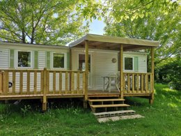 Camping Pas Cher vous présente avec son site Officiel campingpascher.fr, le Camping Du Pas Des Biches classé 1 étoile, situé sur la commune de Celles dans le département Charente-maritime (Poitou Charentes) en France. Le camping Du Pas Des Biches, vous présente un hébergement de type mobil-home de 15 m². Le camping Du Pas Des Biches vous propose du lundi 15 juin au lundi 22 juin 2026 pour 7 nuits à 372€. Cette location propose 31 dates différentes pour réserver votre séjour. Découvrez également les 4 autres gammes d'hébergements du camping. Les Avis clients pour le Camping Du Pas Des Biches sont excellents avec une note moyenne de 8 sur 10. Piscine extérieure, Aire de jeux enfants, Baby-foot, Centre équestre, Court de tennis, Golf, Ping-pong, Pétanque, Randonnée, Boulangerie, Bureau de tabac, Dépôt de pain, Station-service, Épicerie,... En savoir plus : cliquez-ICI.