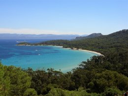 Camping Pas Cher vous présente avec son site Officiel campingpascher.fr, le Camping De La Baie classé 4 étoiles, situé sur la commune de Cavalaire Sur Mer dans le département Var (Provence Alpes Côte D'azur) en France. Le camping De La Baie vous propose un hébergement de type mobil-home de 17 m² avec climatisation (télévision). L'établissement vous propose 5 autres types d'hébergements. Découvrez tous nos séjours à petits prix dans la commune et aux alentours de Cavalaire Sur Mer du département : Var (Provence Alpes Côte D'azur). Les Avis clients pour le Camping De La Baie sont excellents avec une note moyenne de 8 sur 10. Mer, Piscine chauffée, Piscine extérieure, Animations familiales, Club enfants, Aire de jeux enfants, Centre équestre, Ping-pong, Plongée, Pétanque, Terrain multisports, Bar, Dépôt de pain, Pizzeria, Plats à emporter, Snack/Bar, Épicerie,... En savoir plus : cliquez-ICI.