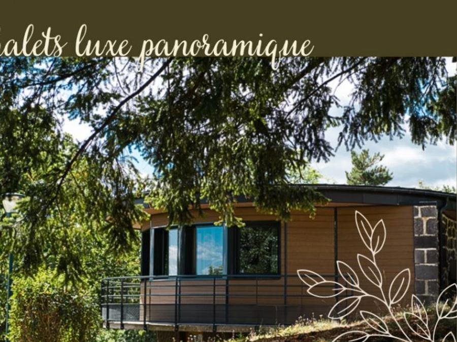 Camping Pas Cher vous présente avec son site Officiel campingpascher.fr, le Camping Chanset classé 3 étoiles, situé sur la commune de Ceyrat dans le département Puy-de-dôme (Auvergne) en France. Le camping Chanset vous propose un hébergement de type chalet de 35 m² pour 2 personnes (télévision). L'établissement vous propose 11 autres types d'hébergements. Découvrez tous nos séjours à petits prix dans la commune et aux alentours de Ceyrat du département : Puy-de-dôme (Auvergne). Les Avis clients pour le Camping Chanset sont excellents avec une note moyenne de 8 sur 10. Piscine extérieure, Animations familiales, Aire de jeux enfants, Court de tennis, Ping-pong, Pétanque, Randonnée, Salle de fitness, Terrain multisports, Bar, Brasserie, Dépôt de pain, Plats à emporter, Restaurant, Snack/Bar, Supermarché, Épicerie,... En savoir plus : cliquez-ICI.