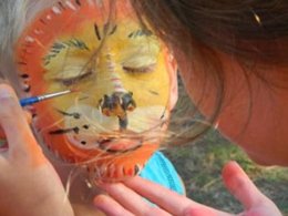 Camping Pas Cher vous présente avec son site Officiel campingpascher.fr, le Camping Le Ragis classé 4 étoiles, situé sur la commune de Challans dans le département Vendée (Pays De La Loire) en France. Le camping Le Ragis, vous présente un hébergement de type mobil-home de 32 m² et télévision. Le camping Le Ragis vous propose du jeudi 07 mai au jeudi 14 mai 2026 pour 7 nuits à 210€. Cette location propose 156 dates différentes pour réserver votre séjour. Découvrez également les 8 autres gammes d'hébergements du camping. Les Avis clients pour le Camping Le Ragis sont excellents avec une note moyenne de 8 sur 10. MerÉtang, Piscine couverte, Piscine extérieure, Animations familiales, Club ados, Club enfants, Aire de jeux enfants, Baby-foot, Canoë-kayak, Centre équestre, Parcours sportif, Ping-pong, Pétanque, Structure gonflable enfants, Terrain de basketball, Terrain de football, Terrain de volley-ball, Trampoline, Bar, Dépôt de pain, Plats à emporter, Snack/Bar,... En savoir plus : cliquez-ICI.