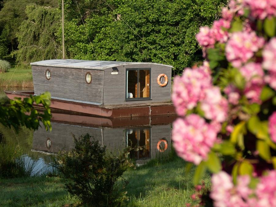 Camping Pas Cher vous présente avec son site Officiel campingpascher.fr, le Camping Village Des Monedières classé 3 étoiles, situé sur la commune de Chamberet dans le département Corrèze (Limousin) en France. Le camping Village Des Monedières, vous présente un hébergement de type hébergement insolite de 25 m². Le camping Village Des Monedières vous propose du dimanche 07 juin au dimanche 14 juin 2026, en promotion à -20% pour 7 nuits à 982,40 € au lieu de 1228,0 € soit une Économie de 245,60 €. Cette location propose 41 dates différentes pour réserver votre séjour. Découvrez également les 11 autres gammes d'hébergements du camping. Les Avis clients pour le Camping Village Des Monedières sont de 7 sur 10. LacÉtang, Piscine chauffée, Piscine couverte, Aire de jeux enfants, Canoë-kayak, Centre équestre, Court de tennis, Cyclisme, Paddle, Ping-pong, Piscine, Pédalo, Pétanque, Randonnée, Trampoline, Bar, Dépôt de pain, Plats à emporter,... En savoir plus : cliquez-ICI.