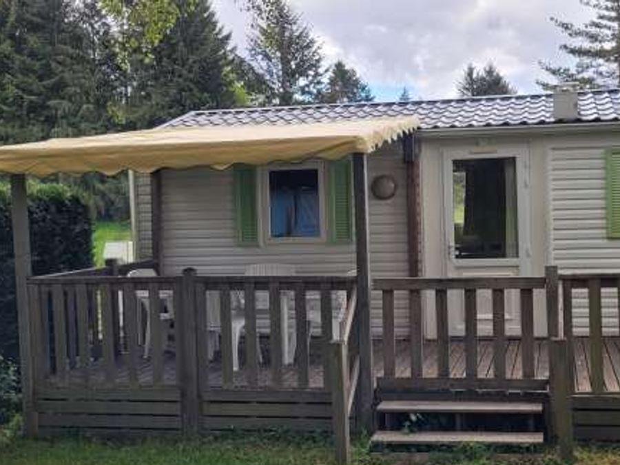 Camping Pas Cher vous présente avec son site Officiel campingpascher.fr, le Camping La Chanterelle classé 3 étoiles, situé sur la commune de Champagnac Le Vieux dans le département Haute-loire (Auvergne) en France. Le camping La Chanterelle, vous présente un hébergement de type mobil-home de 30 m² pour 1 personne. Le camping La Chanterelle vous propose du sam. 26 septembre au sam. 03 octobre 2026 pour 7 nuits à 320€. Cette location propose 78 dates différentes pour réserver votre séjour. Découvrez également les 10 autres gammes d'hébergements du camping. Les Avis clients pour le Camping La Chanterelle sont excellents avec une note moyenne de 8 sur 10. LacRivière, Animations familiales, Aire de jeux enfants, Canoë-kayak, Centre équestre, Ping-pong, Pétanque, Bar, Boulangerie, Restaurant, Snack/Bar, Station-service, Épicerie,... En savoir plus : cliquez-ICI.