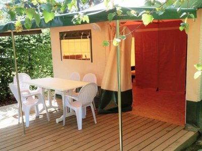 Cliquez pour découvrir toutes les photos de l'HÉBERGEMENT ! bungalow toilé - La Chanterelle photo 2