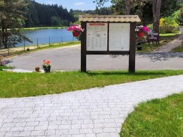 Camping Pas Cher vous présente avec son site Officiel campingpascher.fr, le Camping La Chanterelle classé 3 étoiles, situé sur la commune de Champagnac Le Vieux dans le département Haute-loire (Auvergne) en France. Le camping La Chanterelle vous propose un hébergement de type bungalow toilé de 16 m² pour 1 personne. L'établissement vous propose 8 autres types d'hébergements. Découvrez tous nos séjours à petits prix dans la commune et aux alentours de Champagnac Le Vieux du département : Haute-loire (Auvergne). Les Avis clients pour le Camping La Chanterelle sont excellents avec une note moyenne de 8 sur 10. LacRivière, Animations familiales, Aire de jeux enfants, Canoë-kayak, Centre équestre, Ping-pong, Pétanque, Bar, Boulangerie, Restaurant, Snack/Bar, Station-service, Épicerie,... En savoir plus : cliquez-ICI.