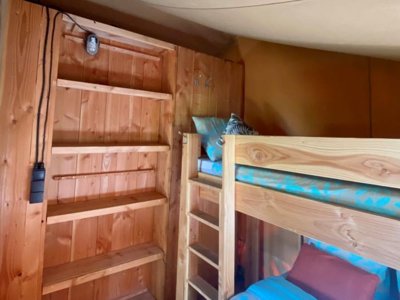 Cliquez pour découvrir toutes les photos de l'HÉBERGEMENT ! tente en toile et bois - De Boyse photo 2
