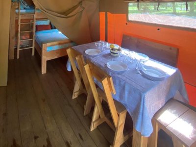 Cliquez pour découvrir toutes les photos de l'HÉBERGEMENT ! tente en toile et bois - De Boyse photo 3