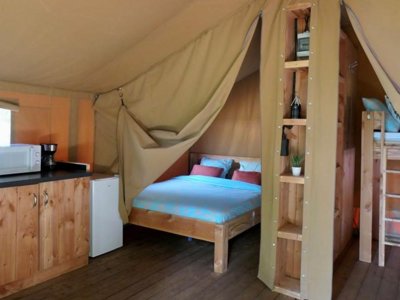 Cliquez pour découvrir toutes les photos de l'HÉBERGEMENT ! tente en toile et bois - De Boyse photo 4