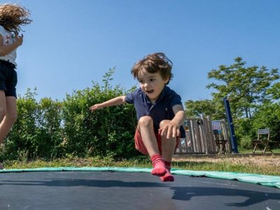 Cliquez pour découvrir toutes les photos de l'ÉTABLISSEMENT ! camping Village Toue Du Domaine Des Demoiselles photo 10