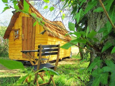 Cliquez pour découvrir toutes les photos de l'HÉBERGEMENT ! hébergement insolite - Village Toue Du Domaine Des Demoiselles photo 8