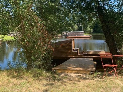 Cliquez pour découvrir toutes les photos de l'HÉBERGEMENT ! hébergement insolite - Village Toue Du Domaine Des Demoiselles photo 3