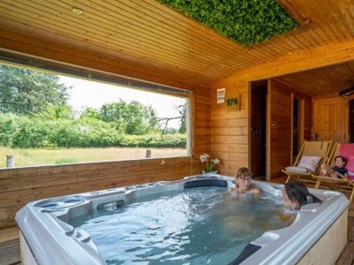 Cliquez pour découvrir toutes les photos de l'ÉTABLISSEMENT ! camping Village Toue Du Domaine Des Demoiselles photo 5