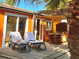 Camping Pas Cher vous présente avec son site Officiel campingpascher.fr, le Camping De La Treille classé 4 étoiles, situé sur la commune de Cavalaire Sur Mer dans le département Var (Provence Alpes Côte D'azur) en France. Le camping De La Treille, vous présente un hébergement de type mobil-home de 39 m² pour 2 personnes avec climatisation et télévision. Le camping De La Treille vous propose du dimanche 05 avril au dimanche 12 avril 2026 pour 7 nuits à 651€. Cette location propose 99 dates différentes pour réserver votre séjour. Découvrez également les 10 autres gammes d'hébergements du camping. Les Avis clients pour le Camping De La Treille sont excellents avec une note moyenne de 8 sur 10. Mer, Piscine chauffée, Piscine extérieure, Aire de jeux enfants, Centre équestre, Cyclisme, Location de bateaux, Parcours sportif, Ping-pong, Planche à voile, Plongée, Pétanque, Dépôt de pain, Supermarché,... En savoir plus : cliquez-ICI.