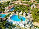 Camping Pas Cher vous présente avec son site Officiel campingpascher.fr, le Camping Residence Village classé 5 étoiles, situé sur la commune de Cavallino-treporti dans le département Venise (Vénétie) en Italie. Le camping Residence Village vous propose un hébergement de type mobil-home de 24 m² pour 2 personnes avec climatisation. L'établissement vous propose 5 autres types d'hébergements. Découvrez tous nos séjours à petits prix dans la commune et aux alentours de Cavallino-treporti du département : Venise (Vénétie). Mer, Parc aquatique, Piscine chauffée, Piscine extérieure, Animations familiales, Club ados, Club enfants, Aire de jeux enfants, Canoë-kayak, Golf, Parcours sportif, Ping-pong, Pédalo, Salle de fitness, Terrain de beach-volley, Terrain de football, Bar, Bureau de tabac, Créperie, Pizzeria, Plats à emporter, Restaurant, Snack/Bar, Épicerie,... En savoir plus : cliquez-ICI.
