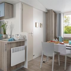 Camping Pas Cher vous présente avec son site Officiel campingpascher.fr, le Camping Marina Di Venezia classé 5 étoiles, situé sur la commune de Cavallino-treporti dans le département Venise (Vénétie) en Italie. Le camping Marina Di Venezia vous propose un hébergement de type mobil-home pour 7 personnes avec climatisation. L'établissement vous propose 8 autres types d'hébergements. Découvrez tous nos séjours à petits prix dans la commune et aux alentours de Cavallino-treporti du département : Venise (Vénétie). Les Avis clients pour le Camping Marina Di Venezia sont excellents avec une note moyenne de 8 sur 10. Mer, Bassin enfant, Paradis aquatique tropical, Parc aquatique, Piscine extérieure, Animations familiales, Club enfants, Aire de jeux enfants, Canoë-kayak, Court de tennis, Golf, Parcours sportif, Ping-pong, Structure gonflable enfants, Terrain de beach-volley, Terrain de football, Terrain multisports, Bar, Dépôt de pain, Pizzeria, Plats à emporter, Restaurant, Snack/Bar, Épicerie,... En savoir plus : cliquez-ICI.