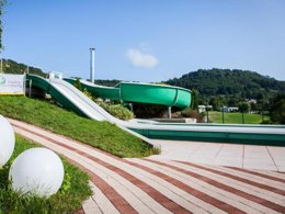 Camping Pas Cher vous présente avec son site Officiel campingpascher.fr, le Camping Domaine De L'Epinette classé 4 étoiles, situé sur la commune de Chatillon dans le département Jura (Franche Comté) en France. Le camping Domaine De L'Epinette, vous présente un hébergement de type mobil-home de 20 m² pour 3 personnes. Le camping Domaine De L'Epinette vous propose du mardi 26 mai au mardi 02 juin 2026, en promotion à -28% pour 7 nuits à 270 € au lieu de 378,0 € soit une Économie de 108 €. Cette location propose 40 dates différentes pour réserver votre séjour. Découvrez également les 14 autres gammes d'hébergements du camping. Les Avis clients pour le Camping Domaine De L'Epinette sont excellents avec une note moyenne de 8 sur 10. Piscine chauffée, Piscine extérieure, Club enfants, Aire de jeux enfants, Baby-foot, Canoë-kayak, Centre équestre, Ping-pong, Pétanque, Randonnée, Dépôt de pain, Restaurant, Snack/Bar, Supermarché, Épicerie,... En savoir plus : cliquez-ICI.