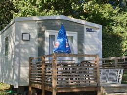 Camping Pas Cher vous présente avec son site Officiel campingpascher.fr, le Camping Domaine De L'Epinette classé 4 étoiles, situé sur la commune de Chatillon dans le département Jura (Franche Comté) en France. Le camping Domaine De L'Epinette, vous présente un hébergement de type mobil-home de 18 m² avec climatisation et télévision. Le camping Domaine De L'Epinette vous propose du mardi 26 mai au mardi 02 juin 2026, en promotion à -28% pour 7 nuits à 260 € au lieu de 364,0 € soit une Économie de 104 €. Cette location propose 28 dates différentes pour réserver votre séjour. Découvrez également les 14 autres gammes d'hébergements du camping. Les Avis clients pour le Camping Domaine De L'Epinette sont excellents avec une note moyenne de 8 sur 10. Piscine chauffée, Piscine extérieure, Club enfants, Aire de jeux enfants, Baby-foot, Canoë-kayak, Centre équestre, Ping-pong, Pétanque, Randonnée, Dépôt de pain, Restaurant, Snack/Bar, Supermarché, Épicerie,... En savoir plus : cliquez-ICI.