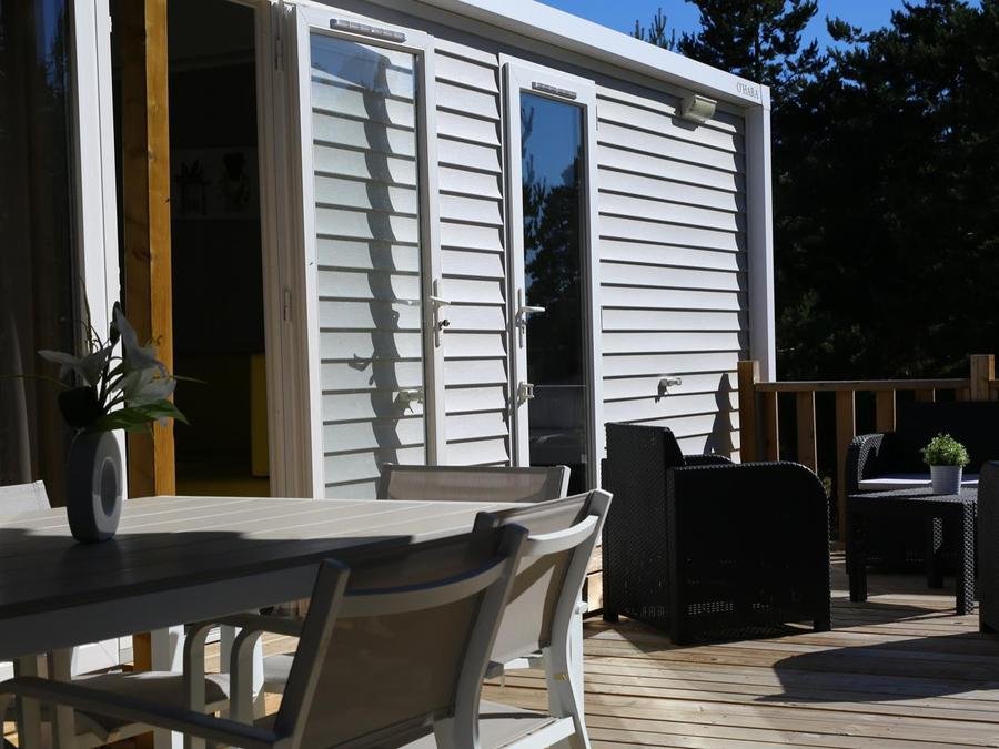 Camping Pas Cher vous présente avec son site Officiel campingpascher.fr, le Camping Les Sous Bois Du Lac classé 3 étoiles, situé sur la commune de Chastanier dans le département Lozere (Languedoc Roussillon) en France. Le camping Les Sous Bois Du Lac vous propose un hébergement de type mobil-home de 35 m² (télévision). Cet hébergement propose plus de 57 dates différentes pour réserver ! Pour dévouvrir la période la moins chère, consultez la rubrique 'Tarifs' et sélectionnez votre mois de départ. L'établissement vous propose 15 autres types d'hébergements. Découvrez tous nos séjours à petits prix dans la commune et aux alentours de Chastanier du département : Lozere (Languedoc Roussillon). Les Avis clients pour le Camping Les Sous Bois Du Lac sont excellents avec une note moyenne de 9 sur 10. Piscine chauffée, Piscine extérieure, Animation ados, Club enfants, Aire de jeux enfants, Baby-foot, Canoë-kayak, Court de tennis, Golf, Paddle, Ping-pong, Piscine, Planche à voile, Pédalo, Rafting, Terrain de volley-ball, Tir à l’arc, Trampoline, kiteSurf, Boulangerie, Bureau de tabac, Dépôt de pain, Pizzeria, Plats à emporter, Restaurant, Snack/Bar, Station-service, Supermarché,... En savoir plus : cliquez-ICI.