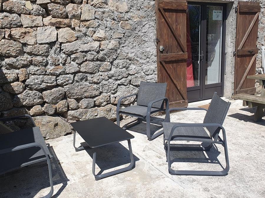 Camping Pas Cher vous présente avec son site Officiel campingpascher.fr, le Camping Les Sous Bois Du Lac classé 3 étoiles, situé sur la commune de Chastanier dans le département Lozere (Languedoc Roussillon) en France. Le camping Les Sous Bois Du Lac vous propose un hébergement de type maison de campagne de 50 m² pour 1 personne (télévision). L'établissement vous propose 14 autres types d'hébergements. Découvrez tous nos séjours à petits prix dans la commune et aux alentours de Chastanier du département : Lozere (Languedoc Roussillon). Les Avis clients pour le Camping Les Sous Bois Du Lac sont excellents avec une note moyenne de 9 sur 10. Piscine chauffée, Piscine extérieure, Animation ados, Club enfants, Aire de jeux enfants, Baby-foot, Canoë-kayak, Court de tennis, Golf, Paddle, Ping-pong, Piscine, Planche à voile, Pédalo, Rafting, Terrain de volley-ball, Tir à l’arc, Trampoline, kiteSurf, Boulangerie, Bureau de tabac, Dépôt de pain, Pizzeria, Plats à emporter, Restaurant, Snack/Bar, Station-service, Supermarché,... En savoir plus : cliquez-ICI.