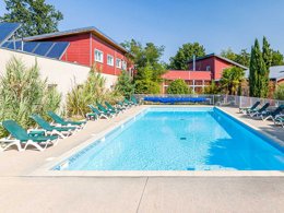 Camping Pas Cher vous présente avec son site Officiel campingpascher.fr, la Résidence Relais Du Plessis classé 3 étoiles, située sur la commune de Chaveignes dans le département Indre-et-loire (Centre Val De Loire) en France. La résidence Relais Du Plessis vous propose un hébergement de type appartement de 45 m² pour 2 personnes (télévision). L'établissement vous propose 2 autres types d'hébergements. Découvrez tous nos séjours à petits prix dans la commune et aux alentours de Chaveignes du département : Indre-et-loire (Centre Val De Loire). Les Avis clients pour la Résidence Relais Du Plessis sont excellents avec une note moyenne de 8 sur 10. Piscine chauffée, Piscine extérieure, Animations familiales, Aire de jeux enfants, Piscine, Randonnée, Bar,... En savoir plus : cliquez-ICI.