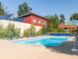 Camping Pas Cher vous présente avec son site Officiel campingpascher.fr, la Résidence Relais Du Plessis classé 3 étoiles, située sur la commune de Chaveignes dans le département Indre-et-loire (Centre Val De Loire) en France. La résidence Relais Du Plessis vous propose un hébergement de type appartement de 30 m² (télévision). L'établissement vous propose 2 autres types d'hébergements. Découvrez tous nos séjours à petits prix dans la commune et aux alentours de Chaveignes du département : Indre-et-loire (Centre Val De Loire). Les Avis clients pour la Résidence Relais Du Plessis sont excellents avec une note moyenne de 8 sur 10. Piscine chauffée, Piscine extérieure, Animations familiales, Aire de jeux enfants, Piscine, Randonnée, Bar,... En savoir plus : cliquez-ICI.