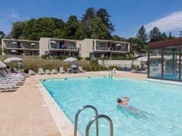 Camping Pas Cher vous présente avec son site Officiel campingpascher.fr, la Résidence Odalys Référence Le Clos St Michel classé 3 étoiles, située sur la commune de Chinon dans le département Indre-et-loire (Centre Val De Loire) en France. La résidence Odalys Référence Le Clos St Michel vous propose un hébergement de type appartement de 37 m² pour 6 personnes (télévision). L'établissement vous propose 3 autres types d'hébergements. Découvrez tous nos séjours à petits prix dans la commune et aux alentours de Chinon du département : Indre-et-loire (Centre Val De Loire). Les Avis clients pour la Résidence Odalys Référence Le Clos St Michel sont excellents avec une note moyenne de 8 sur 10. Piscine chauffée, Piscine extérieure, Ping-pong, Salle de fitness, Buffet,... En savoir plus : cliquez-ICI.
