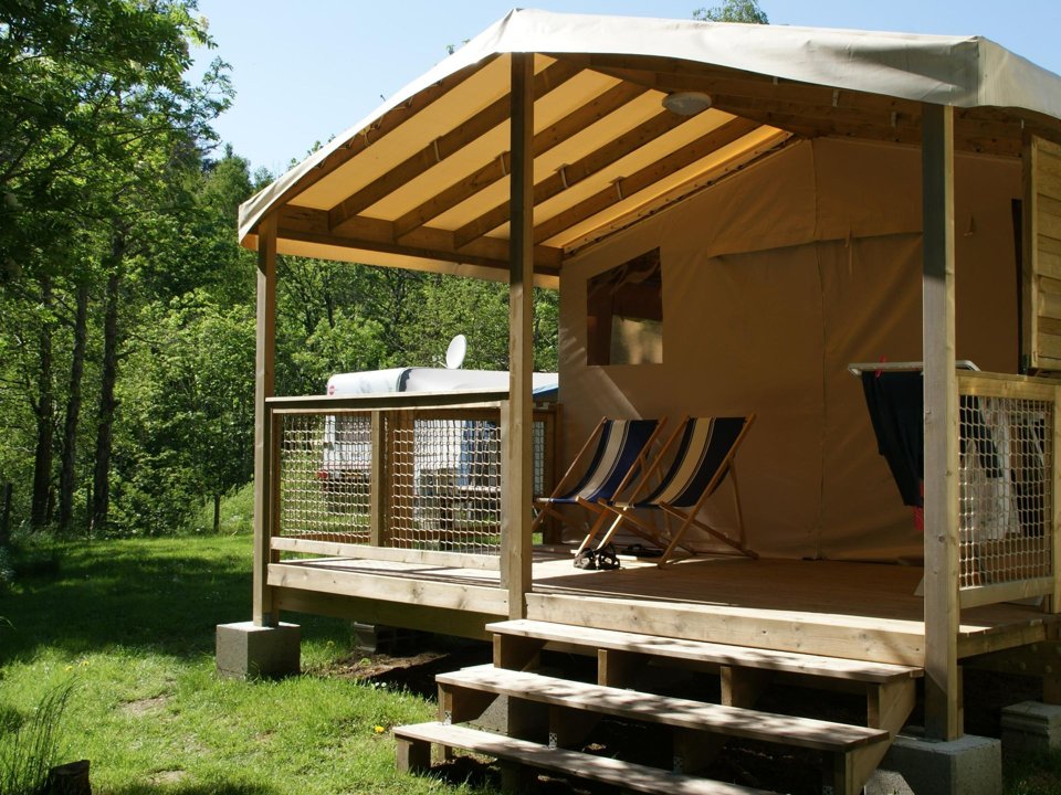 Camping Pas Cher vous présente avec son site Officiel campingpascher.fr, le Camping Le Pont De Braye classé 3 étoiles, situé sur la commune de Chastanier dans le département Lozere (Languedoc Roussillon) en France. Le camping Le Pont De Braye vous propose un hébergement de type tente de 30 m² pour 1 personne. L'établissement vous propose 4 autres types d'hébergements. Découvrez tous nos séjours à petits prix dans la commune et aux alentours de Chastanier du département : Lozere (Languedoc Roussillon). Randonnée, Snack/Bar,... En savoir plus : cliquez-ICI.