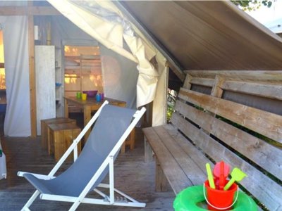 Cliquez pour découvrir toutes les photos de l'HÉBERGEMENT ! bungalow toilé - Les Pirons photo 3