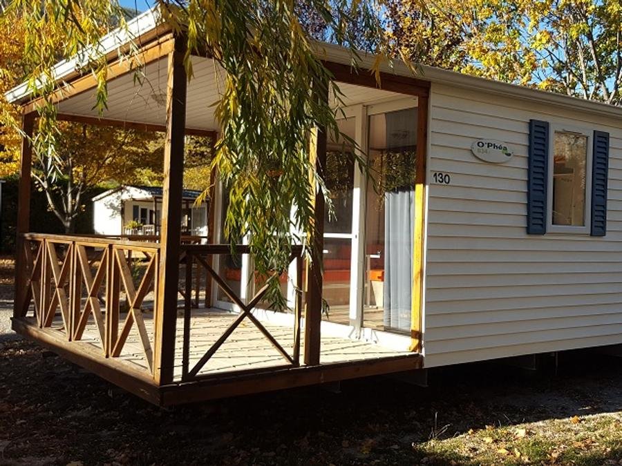 Camping Pas Cher vous présente avec son site Officiel campingpascher.fr, le Camping Le New Rabioux classé 3 étoiles, situé sur la commune de Chateauroux Les Alpes dans le département Hautes-alpes (Provence Alpes Côte D'azur) en France. Le camping Le New Rabioux, vous présente un hébergement de type mobil-home de 25 m² pour 6 personnes. Le camping Le New Rabioux vous propose du sam. 29 août au sam. 05 septembre 2026 pour 7 nuits à 365€. Cette location propose 4 dates différentes pour réserver votre séjour. Découvrez également les 3 autres gammes d'hébergements du camping. Les Avis clients pour le Camping Le New Rabioux sont excellents avec une note moyenne de 8 sur 10. Piscine chauffée, Piscine extérieure, Aire de jeux enfants, Canoë-kayak, Cyclisme, Ping-pong, Pétanque, Randonnée, Bar, Dépôt de pain, Snack/Bar, Épicerie,... En savoir plus : cliquez-ICI.