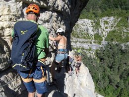 Camping Pas Cher vous présente avec son site Officiel campingpascher.fr, le Camping Le New Rabioux classé 3 étoiles, situé sur la commune de Chateauroux Les Alpes dans le département Hautes-alpes (Provence Alpes Côte D'azur) en France. Le camping Le New Rabioux, vous présente un hébergement de type mobil-home de 25 m². Le camping Le New Rabioux vous proposeun séjour PAS CHER avec une REMISEdu sam. 25 avril au sam. 02 mai 2026, en promotion à -49% pour 7 nuits à 179 € au lieu de 356,0 € soit une Économie de 177 €. Cette location propose 22 dates différentes pour réserver votre séjour. Découvrez également les 3 autres gammes d'hébergements du camping. Les Avis clients pour le Camping Le New Rabioux sont excellents avec une note moyenne de 8 sur 10. Piscine chauffée, Piscine extérieure, Aire de jeux enfants, Canoë-kayak, Cyclisme, Ping-pong, Pétanque, Randonnée, Bar, Dépôt de pain, Snack/Bar, Épicerie,... En savoir plus : cliquez-ICI.